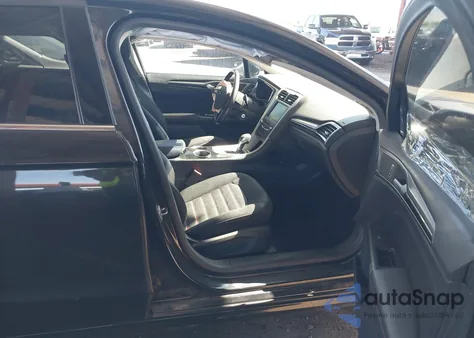 2013 Ford Fusion Hybrid Se z USA, uszkodzony, nr VIN 3FA6P0LU6DR267739